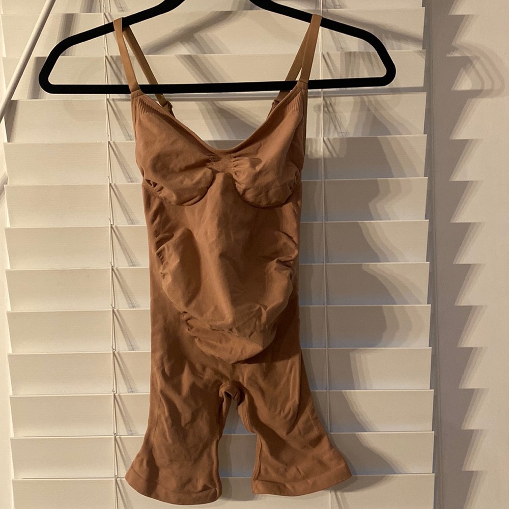 SKIMS Maternity Mid Thigh Sculpting Bodysuit